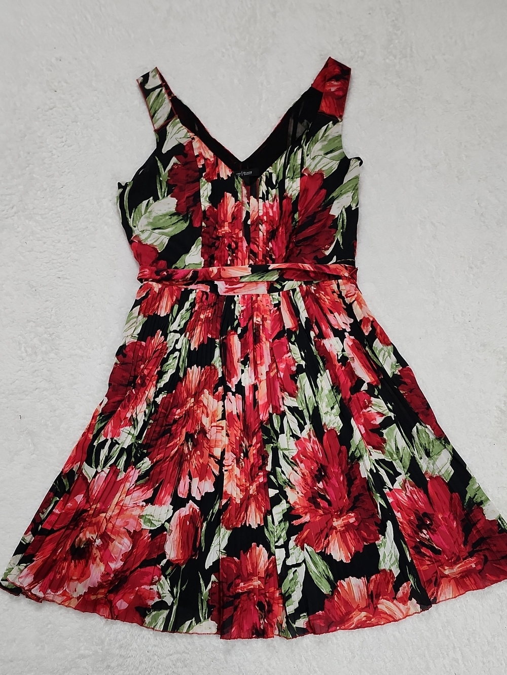 White House Black Market Pleated Sleeveless Flower Dress